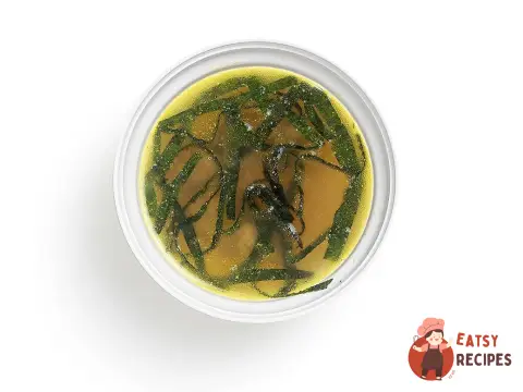 Курячий бульйон з водоростями норі
