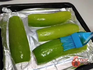 Крок 4: Лодочки з кабачків з курячим фаршем