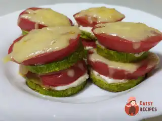 Кабачки, запечені з помідорами та сиром