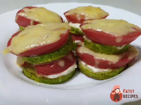 Кабачки, запечені з помідорами та сиром