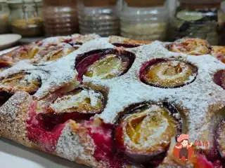 Простий сливовий пиріг