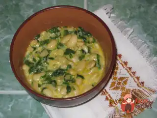 Біла квасоля та шпинат з шафраном