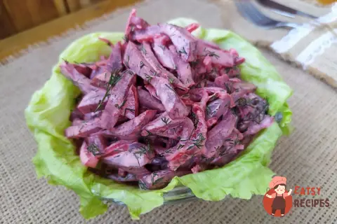 Салат з буряка та маринованих огірків