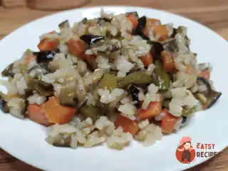 Рис зі стручковою квасолею та баклажанами