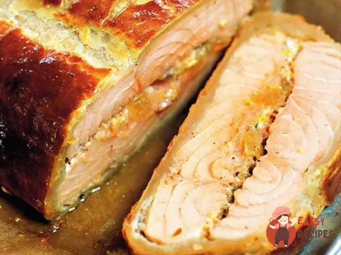 Сьомга, запечена з травами та карамелізованим лимоном