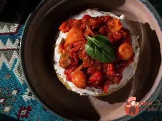 Марокканські млинці з надуги та томатами