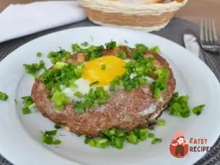 Шніцель із домашнього фаршу з яйцем