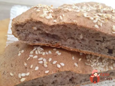 Хліб із гречаного борошна з кунжутом